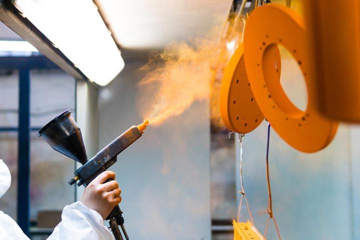 Nous réalisons les travaux de peinture en poudre epoxy.